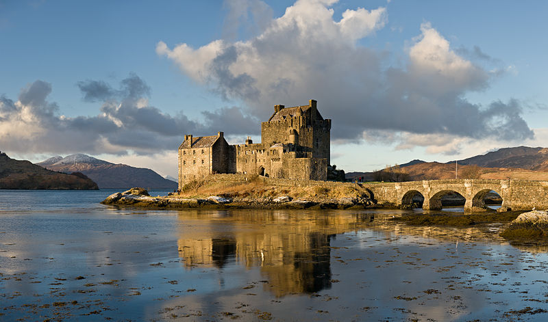  Замок на острові Скай в ШотландііЗамок на острові Скай