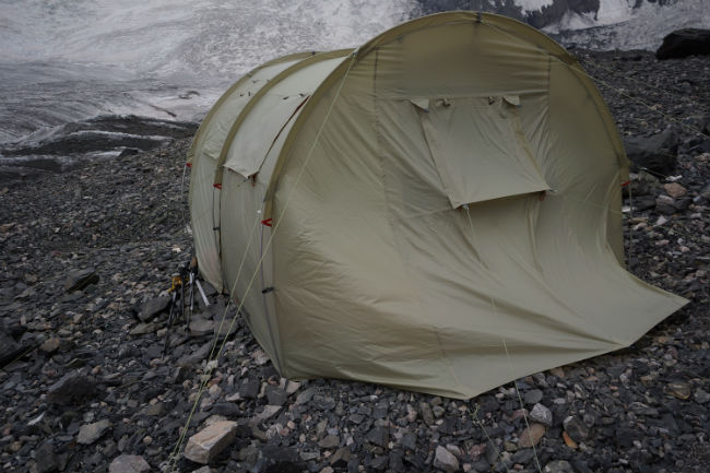 ветроустойчивые четырехместные кемпинговые палатки Red Point Tavrika 4