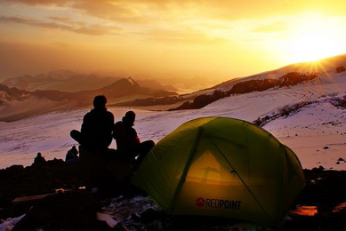 В горы за вдохновением и энергией: топ-5 популярных мест для альпинизма